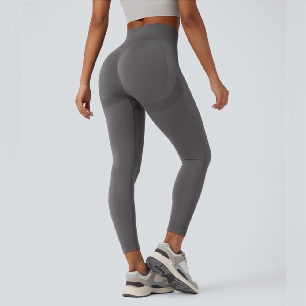 Halara OneForm Seamless Flow High Waisted Tummy Control Butt Lifting Leggings